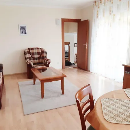 Garda Apartman6 *